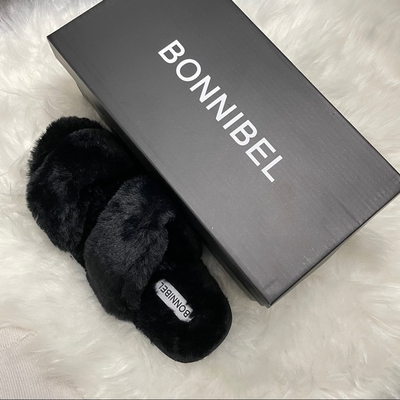 ✨New✨ Black Fuzzy Slippers - Picture 2 of 6